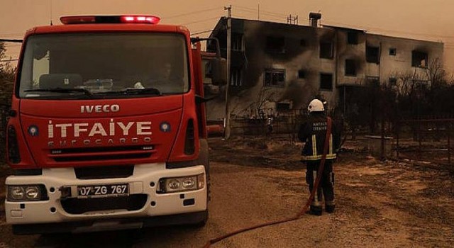 Antalya Büyükşehir Belediyesi Manavgat’ta tüm ekipleriyle sahada