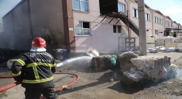 Kahramanmaraş'ta tekstil fabrikasında çıkan yangın hasara neden oldu