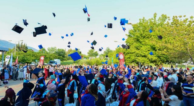 Sütçü İmam Üniversitesinde Mezuniyet Töreni