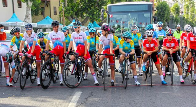 Uluslararası Bisiklet Yarışı’nda Kadın Sporcular Start Aldı