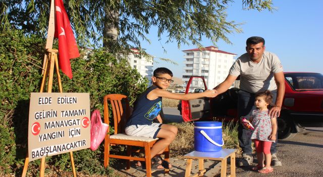 Afşin'de 6.Sınıf Öğrencisi Yangından etkilenenler için Limonata satıyor!