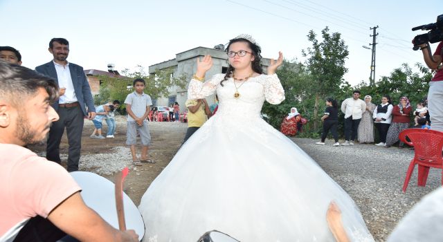 Down Sendromlu Kızın Düğün ve Gelinlik Giyme Hayali Gerçek Oldu