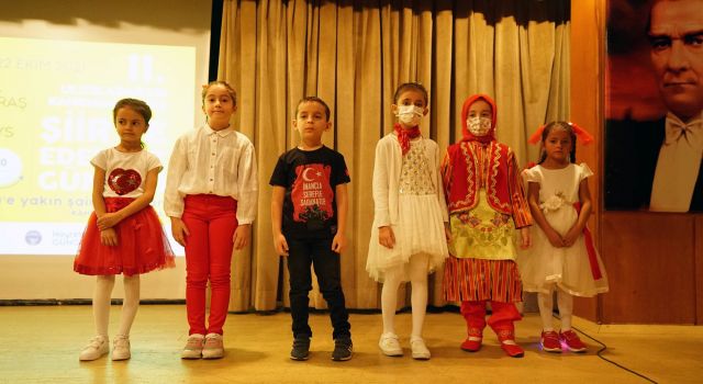 İlkokul Öğrencileri İstiklal Marşı Performanslarıyla Göz Doldurdu