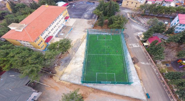 ALTI PAZAR YERİ, ÜSTÜ HALI SAHA