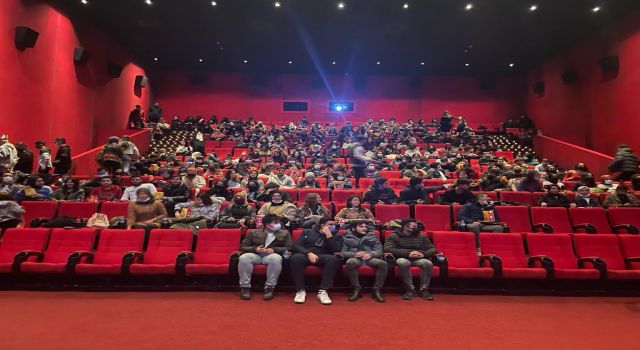 Başkan Mahçiçek’ten Öğrencilere Sinema Jesti