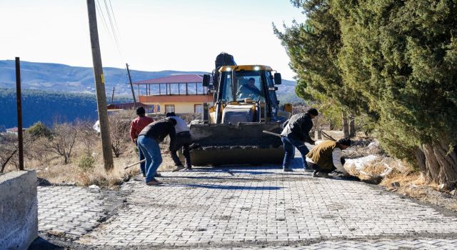 DULKADİROĞLU’NDAN PARKE ÇALIŞMASI