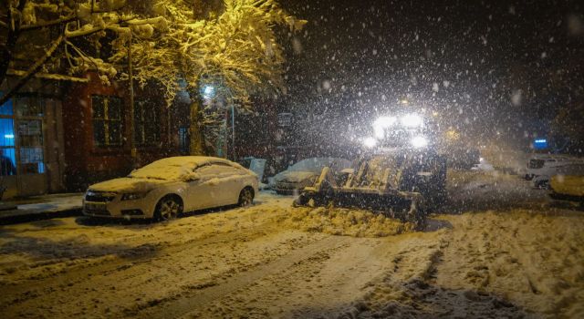 EKİPLERİMİZ GECE GÜNDÜZ GÖREVİNİN BAŞINDA