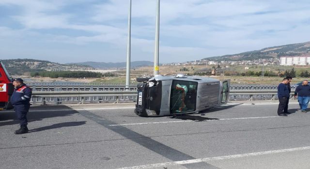 Hafif Ticari Araç Devrildi: 2 Yaralı