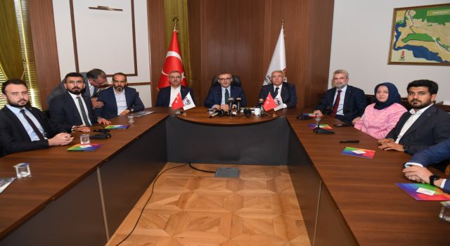 AK Parti Grup Başkanvekili Mahir Ünal Başkan Hanefi Mahçiçek'i Makamında Ziyaret Etti