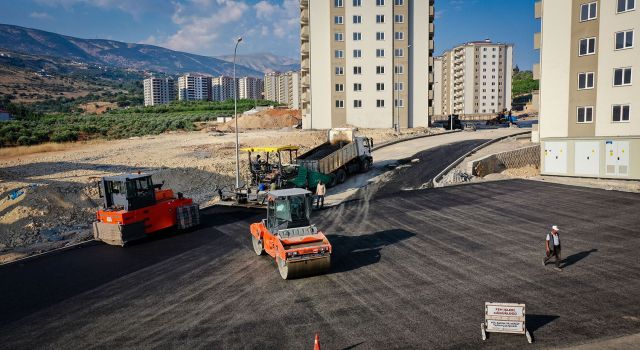 DULKADİROĞLU BELEDİYESİ’NDEN YENİKENT’TE ASFALT ÇALIŞMASI