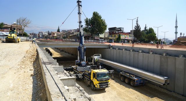 Tevfik Kadıoğlu’nda Köprü Kiriş Montajı da Başladı