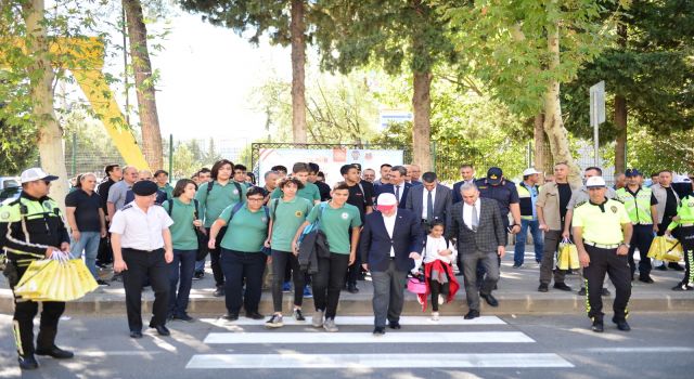 Okul Önlerindeki Yaya Geçidi Çizgileri Yenilendi