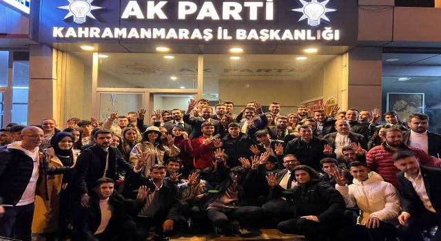 Ak Partide İstifa Depremi