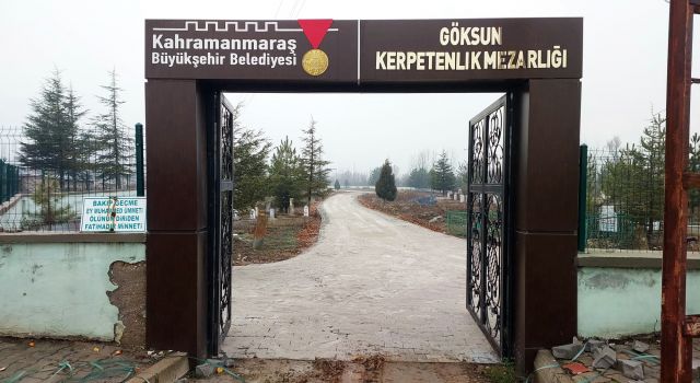 Büyükşehir Göksun’da Mezarlık Yolunu Kilit Parkeyle Yeniledi