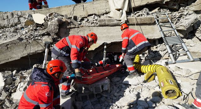 Büyükşehir İtfaiyesi’nden Gerçeği Aratmayan Deprem Tatbikatı