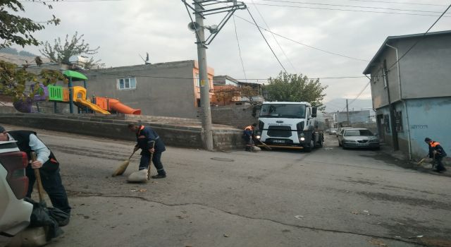 Onikişubat Belediyesi’nin Temizlik Hamlesiyle Mahalle ve Sokaklar Pırıl Pırıl