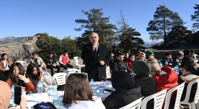 Başkan Güngör, Ali Kayası’nda Gençlerle Bir Araya Geldi