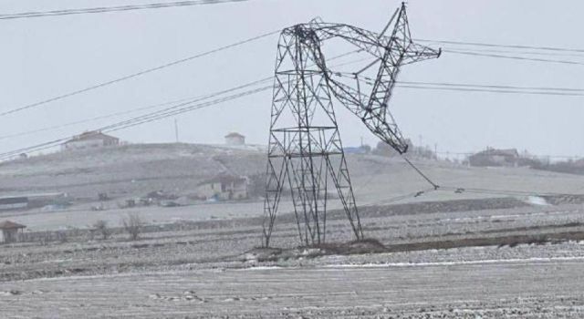 Kopan Yüksek Gerilim Hattı Korkuttu 