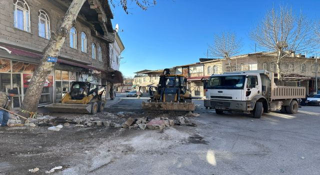 Dulkadiroğlu'nda Ara Sokaklar Molozlardan Temizleniyor