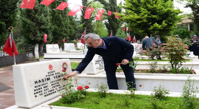 Şehitler Kabirleri Başında Dualarla Yâd Edildi