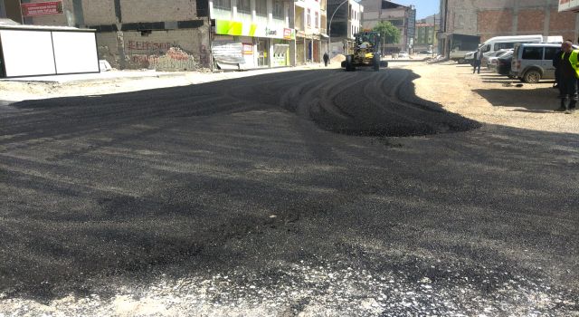 Büyükşehir, Elbistan’da Yol Yenileme Çalışmalarını Sürdürüyor