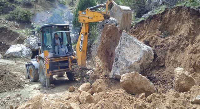 DULKADİROĞLU BELEDİYESİ KIRSAL MAHALLELERDE ÇALIŞMALARINI SÜRDÜRÜYOR