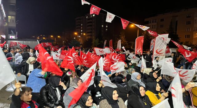 Yeniden Refah Partisi’nden Olumsuz Hava Şartlarına Rağmen Miting Gibi Toplantı 