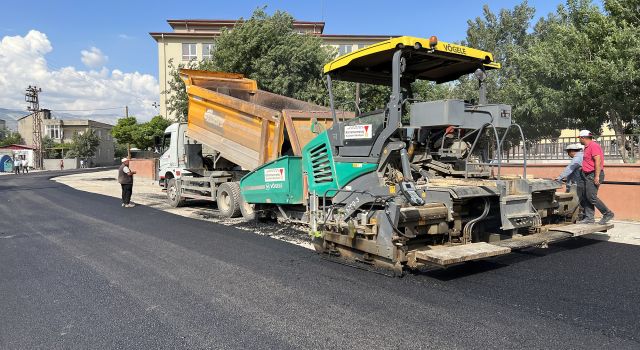 Büyükşehir Erkenez’in Ana Caddesini Asfaltlıyor