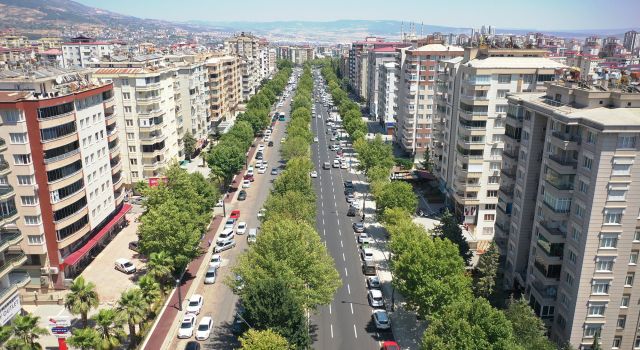 Binevler Cadde Yenileme Projesinde Asfalta Geçildi