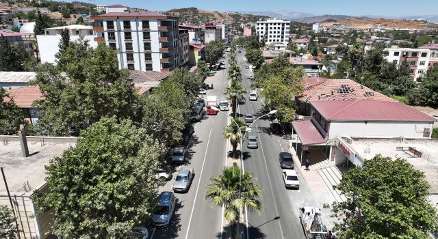 Büyükşehir Türkoğlu’nda İstiklal Caddesi’ni Yeniledi