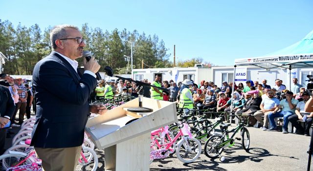 Başkan Güngör, Bisiklet Dağıtım Programında Çocuklarla Bir Araya Geldi