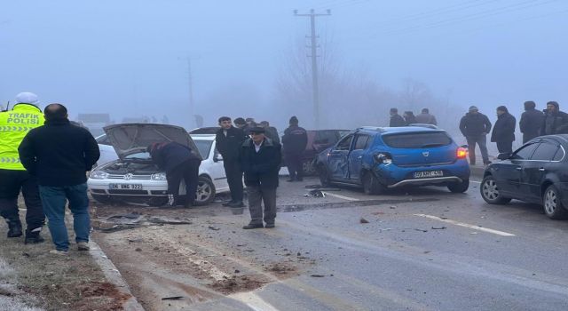 22 aracın karıştığı zincirleme kazada 15 kişi yaralandı 