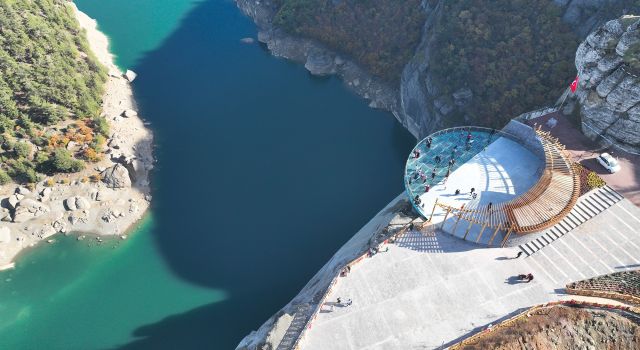 Ali Kayası Cam Teras, Ziyaretçilerin Beğenisini Kazanıyor