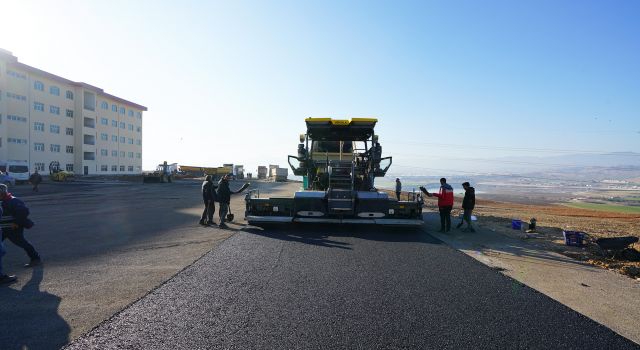 Büyükşehir, KSÜ’de Yeni Fakültelerin Yollarını Asfaltlıyor