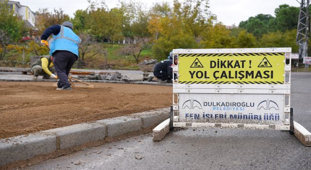 DULKADİROĞLUNDA KİLİT PARKE BAKIM ÇALIŞMALARI DEVAM EDİYOR