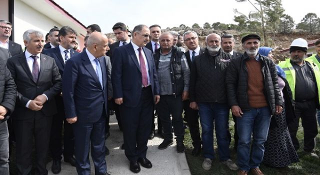 Bakan Özhaseki ve Başkan Güngör, Şehit Ailesini Yeni Konutlarında Ziyaret Etti