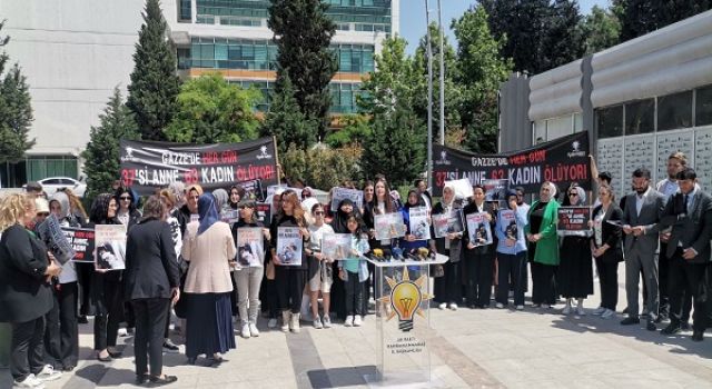 AK Parti Kadın Kolları Teşkilatı Gazze'deki Anneler İçin Meydanda Toplandı 