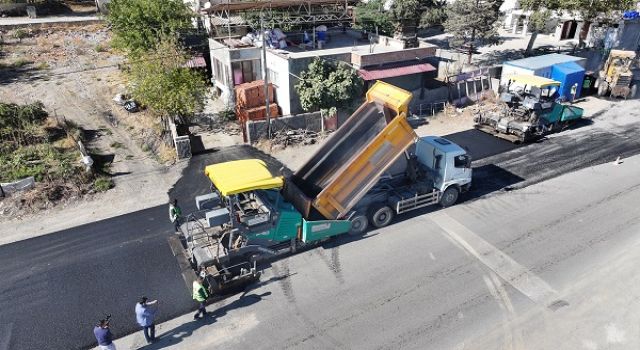 Büyükşehir Türkoğlu’nun Ana Caddesinde Asfalta Başladı