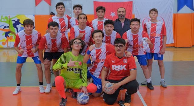 Onikişubat Belediyesi’nin Cumhuriyet Spor Şöleni’nde futsal heyecanı başladı