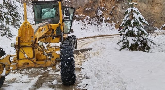 Büyükşehir Kuzey İlçelerde Karla Mücadelesini Sürdürüyor