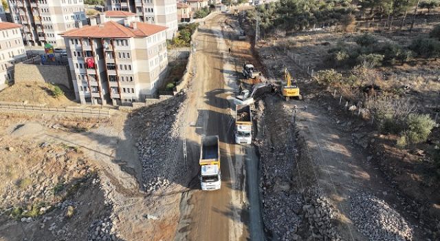 Büyükşehir, Türkoğlu Orçan Caddesi ve Bağlantı Yollarında Yenilemelerini Sürdürüyor