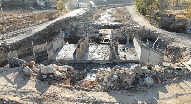 Büyükşehir, Yeni Köprü Menfezle Dadağlı’nın Ulaşımını İyileştiriyor