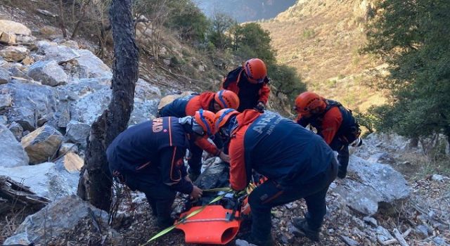 Andırın’da Kayalıklardan Düşen Avcının Cenazesine Ulaşıldı