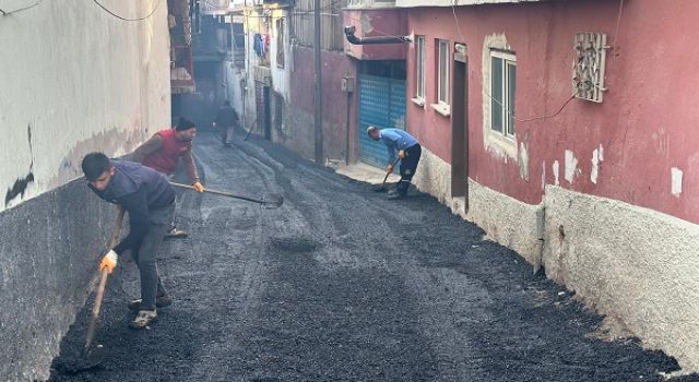 DULKADİROĞLU BELEDİYESİ DURAKLI MAHALLESİ’NDE ASFALT ÇALIŞMALARINI SÜRDÜRÜYOR