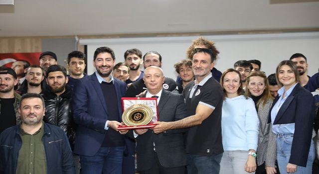 İstiklalspor Basketbolcuları İstiklal Üniversitesi Öğrencileriyle Buluştu