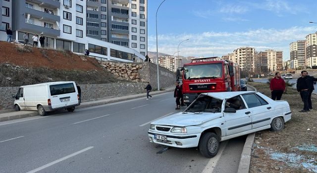 Kahramanmaraş’ta hafif ticari araç ile otomobil çarpıştı: 2 yaralı