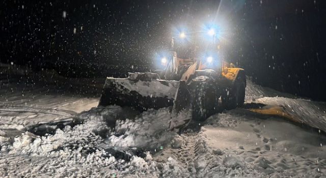 Büyükşehir Ekipleri Tüm İlçelerde Sabaha Kadar Mesaideydi