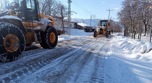 Büyükşehir, İlçelerde Kar Mesaisini Durmaksızın Sürdürüyor