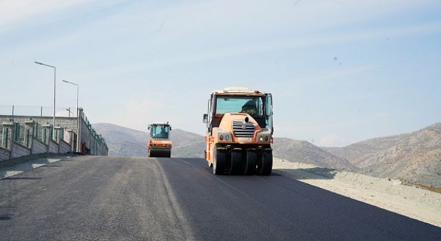 Büyükşehir, Türkoğlu’ndaki Yeni Okulun Ulaşımını İyileştiriyor