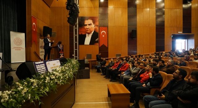 Büyükşehir, Teknolojiye İlgi Duyan Gençler İçin Seminer Düzenledi